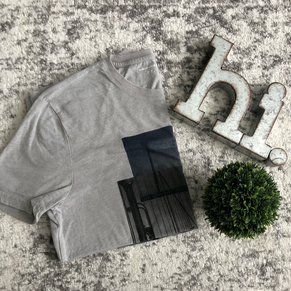 3 for $10 | Banana Republic Men’s Tshirt | Size M